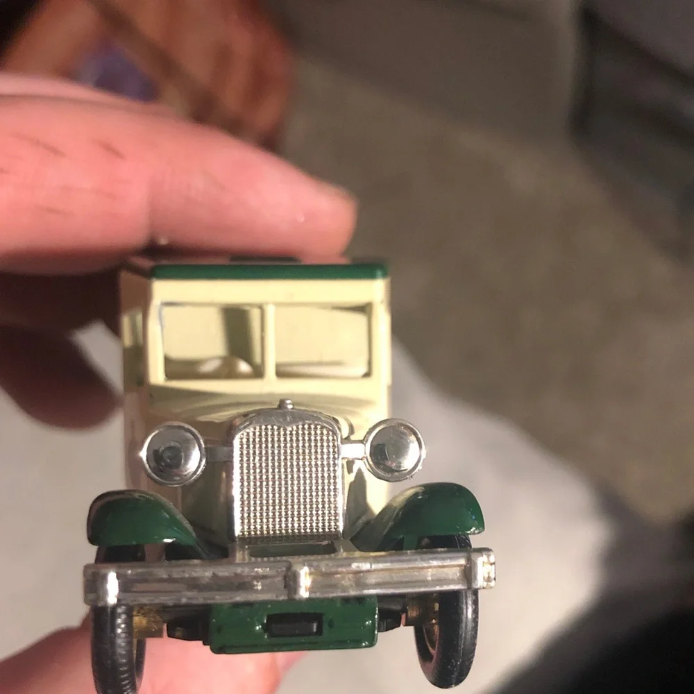 Green & Cream Vintage Style Toy Delivery Van